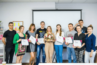 Анна с выпускниками курса «Жесткий копирайтинг»