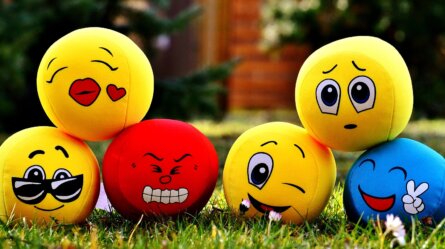 4 reasons to use emoji in email subject lines 