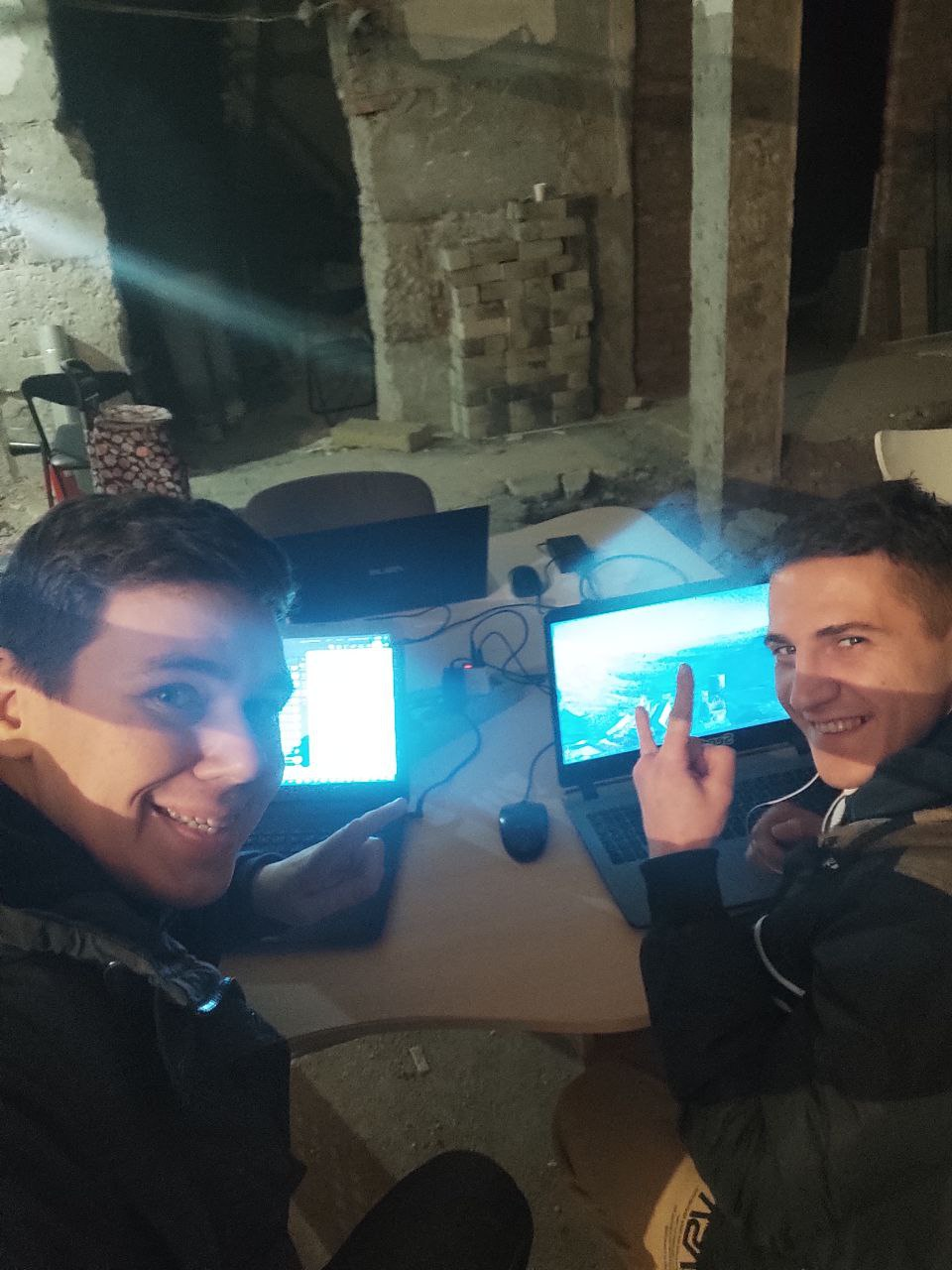 aniversario-de-9-anos-da-sendpulse-ucrania-trabalho-no-porao