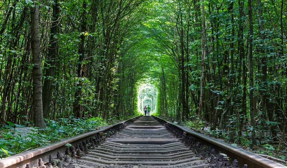 aniversario-de-9-anos-da-sendpulse-ucrania-tunel-do-amor