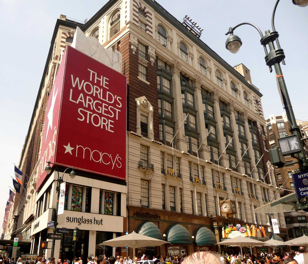 Macy's в Нью-Йорке — один из крупнейших универмагов мира. Источник: Википедия