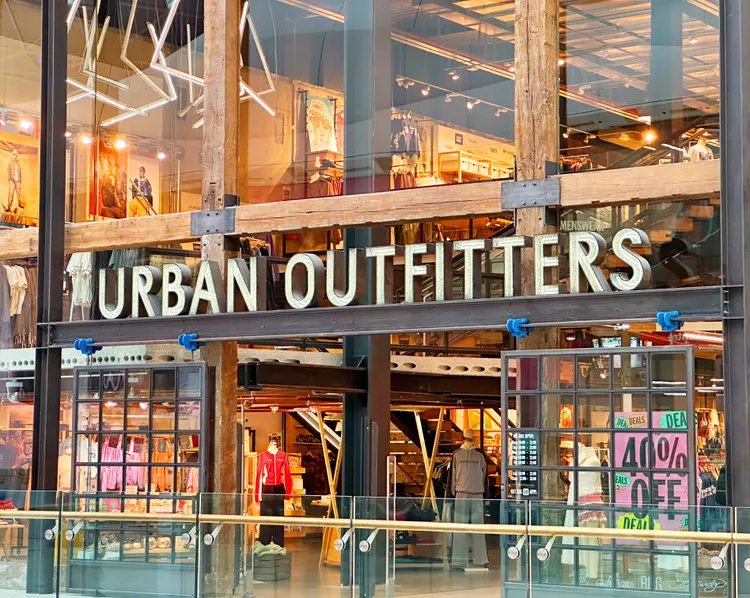 Один из филиалов Urban Outfitters. Источник: investopedia