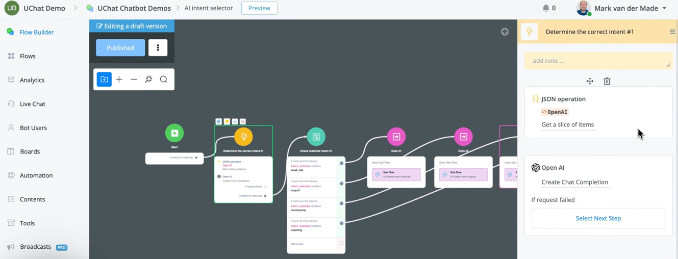 Interfaz de Uchat muestra su chatbot builder de editor visual