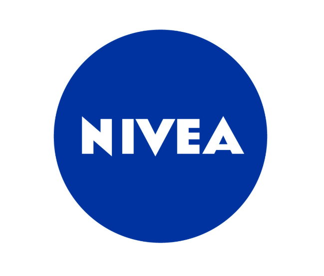 Nivea utiliza el color azul y blanco en su logo