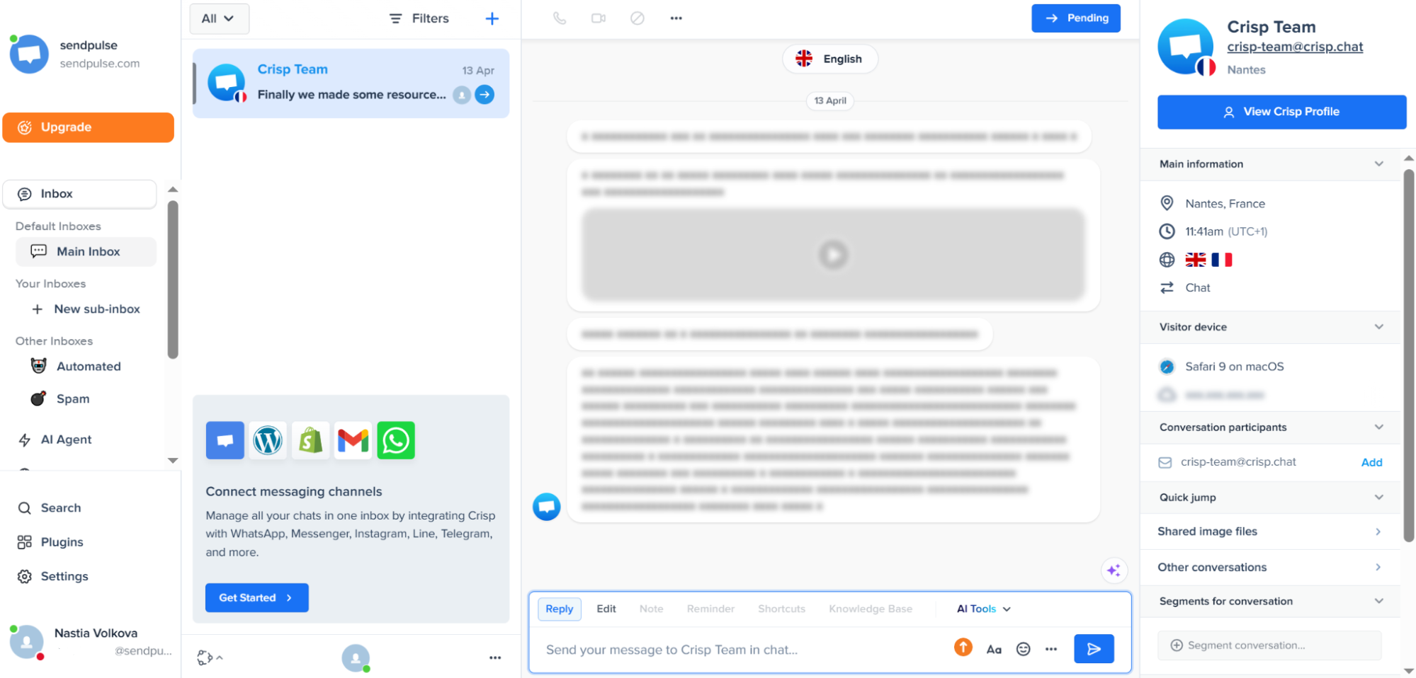 shared inbox with visitor details, device info, and AI Tools in the reply bar
