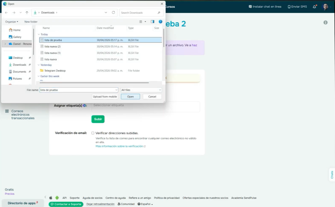 SendPulse permite subir archivos para agregar contactos a las listas de correo